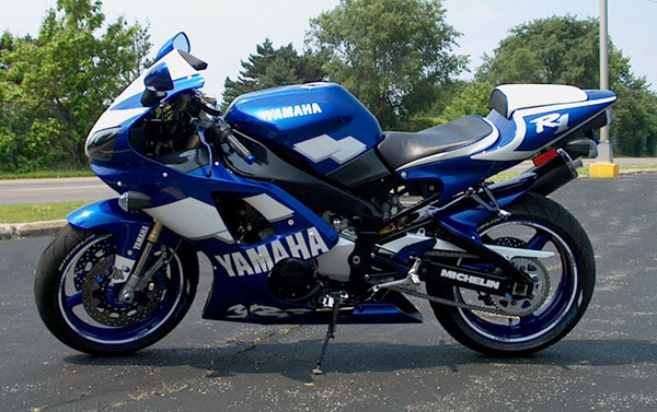 yamaha_r1 03.jpg